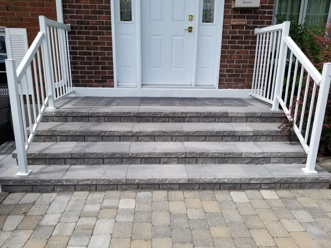 Natural-stone entry steps in Almonte by ALM Construction